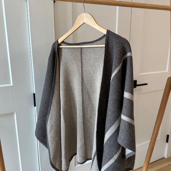 100% Wool Shawl - Picture 3 of 4